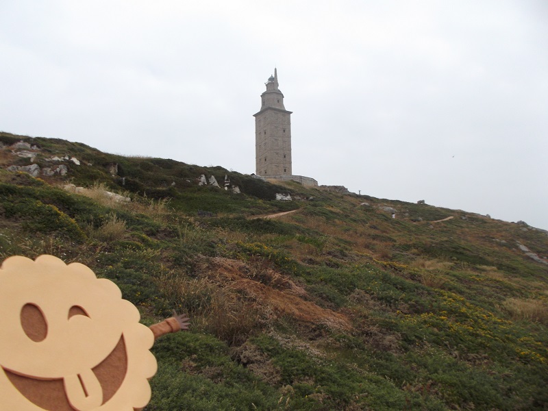 La Torre de Hércules vista desde una de las sendas