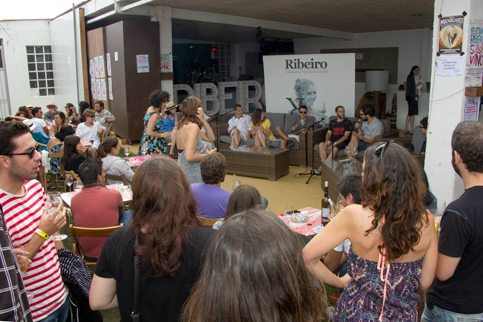  Charla "Viño e mocidade en Galicia. Conversas para atallar a ruptura xeracional" en el festival Ribeiro Son de viño.