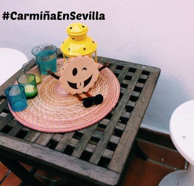 Carmiña en un patio sevillano. Carmiña en Sevilla