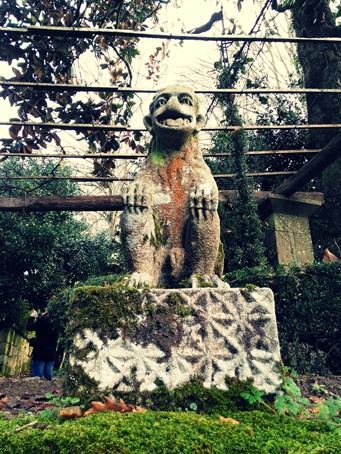 Mono de piedra en el Pazo de Oca