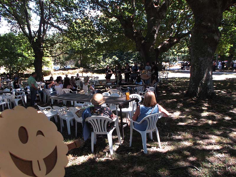 Comida al ritmo de las gaitas en el Festival Monterrosón