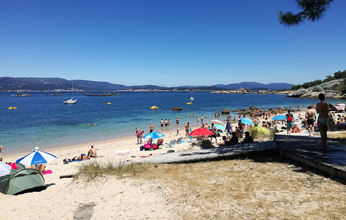 Playa del camping del Atlantic Fest en la illa de Arousa